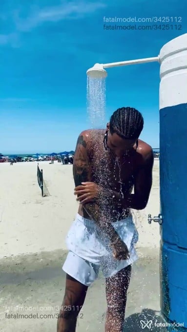 Acompanhante homem com cabelo castanho de olhos mel em Balneário Camboriú - Theo Hernandez