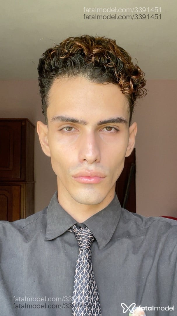 Acompanhante homem com cabelo castanho de olhos castanhos em São Luís - Eric Martins