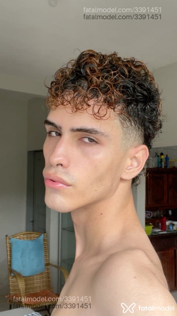Acompanhante homem com cabelo castanho de olhos castanhos em São Luís - Eric Martins