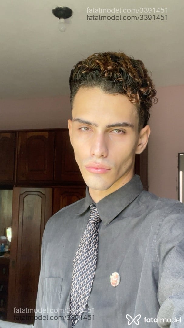 Acompanhante homem com cabelo castanho de olhos castanhos em São Luís - Eric Martins