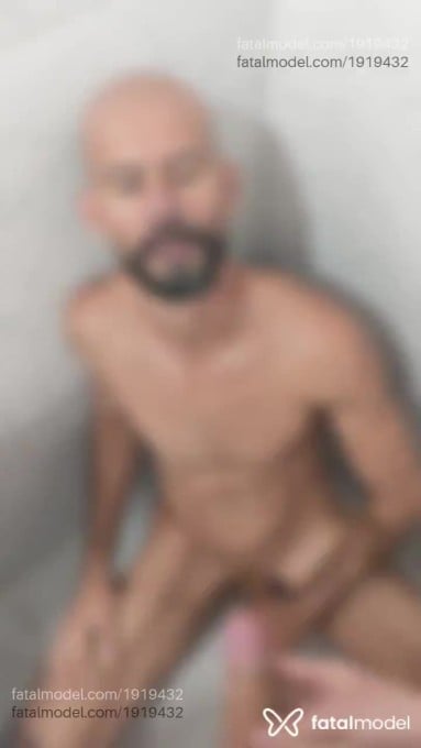 Acompanhante homem loira (o) de olhos castanhos - Melki Acompanhante homem loira (o) de olhos castanhos - Melki
