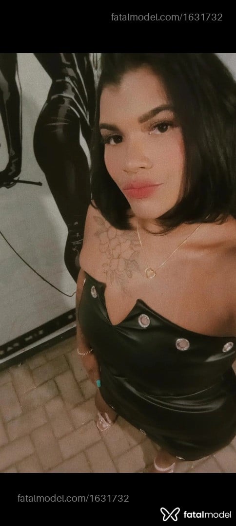 Acompanhante mulher com cabelo castanho de olhos castanhos - MoOnny Acompanhante mulher com cabelo castanho de olhos castanhos - MoOnny