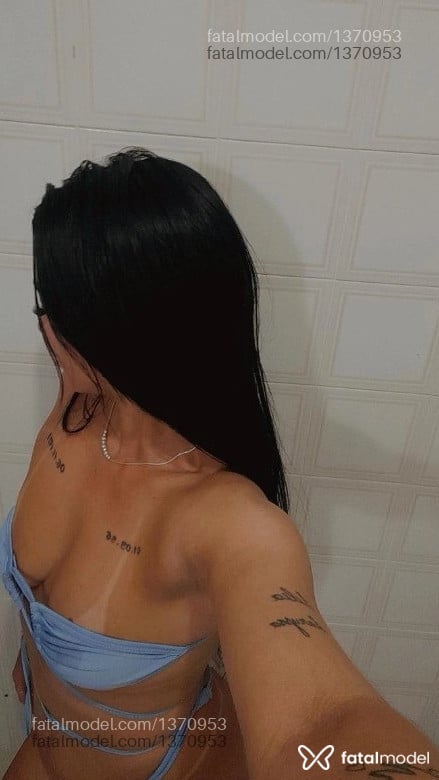 Acompanhante mulher morena (o) de olhos verdes em Cabo Frio - Mirella Azeredo