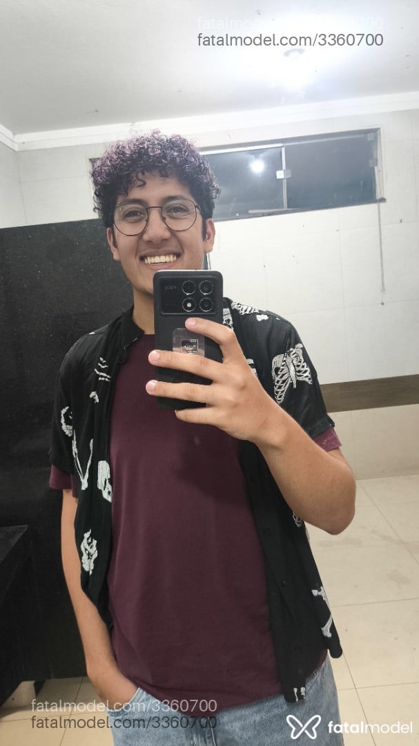 Acompanhante homem com cabelo colorido de olhos castanhos em Franca - Marcos