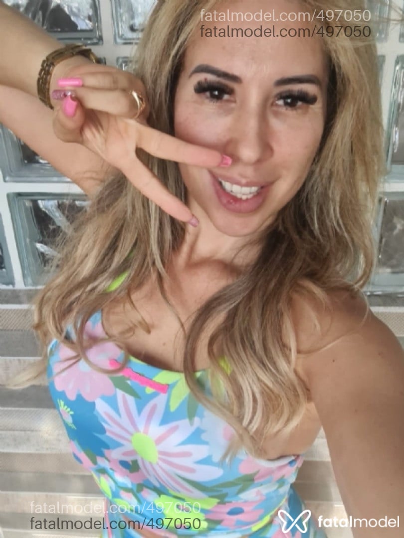 Acompanhante mulher loira (o) de olhos castanhos em São José dos Campos Acompanhante mulher loira (o) de olhos castanhos em São José dos Campos - Juliana