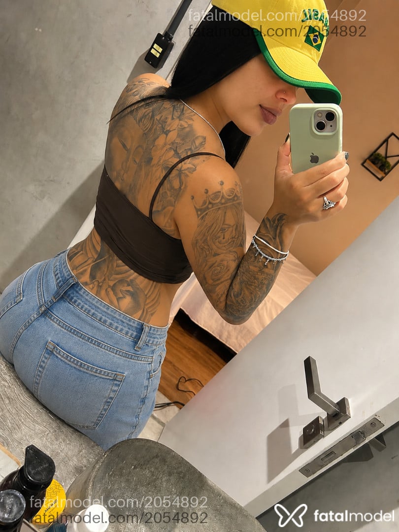 Acompanhante mulher com cabelo castanho de olhos castanhos em Lauro de Freitas - Monique Macedo