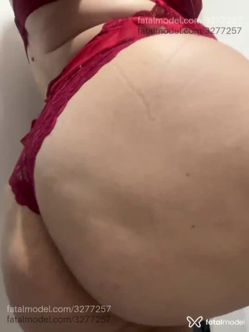Acompanhante mulher loira (o) de olhos castanhos - Valentina Acompanhante mulher loira (o) de olhos castanhos - Valentina