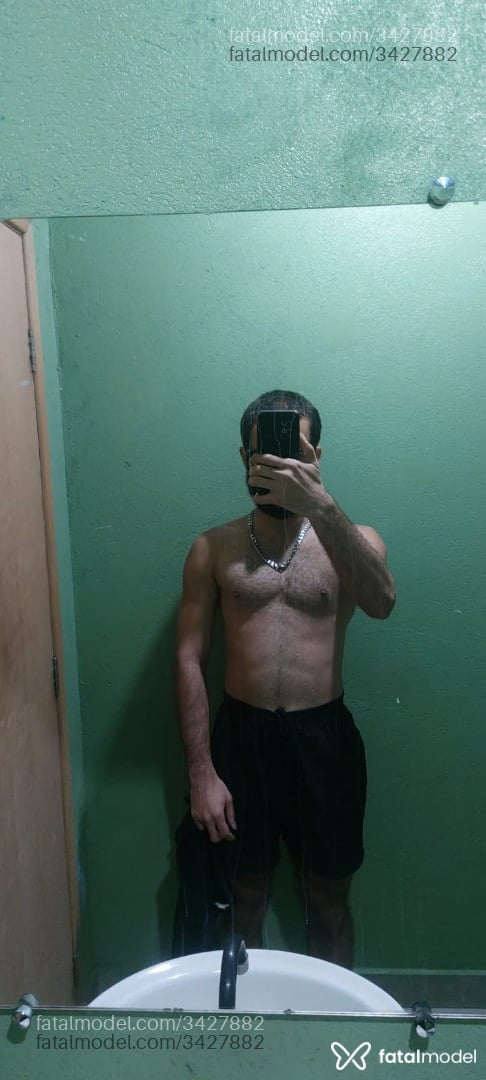 Acompanhante homem com cabelo castanho de olhos castanhos em Londrina Acompanhante homem com cabelo castanho de olhos castanhos em Londrina - Vic Santos