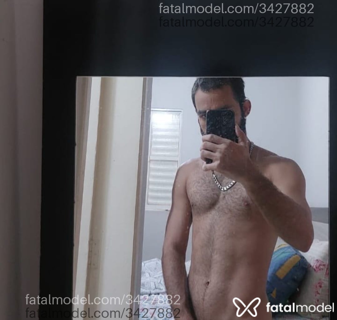 Acompanhante homem com cabelo castanho de olhos castanhos em Londrina Acompanhante homem com cabelo castanho de olhos castanhos em Londrina - Vic Santos