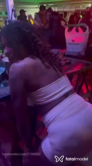 Acompanhante mulher trans morena (o) de olhos castanhos - Paolla