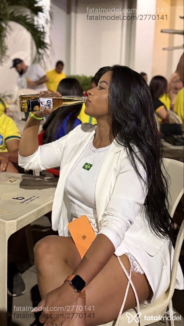 Acompanhante mulher com cabelo castanho de olhos castanhos em Florianópolis - Isis