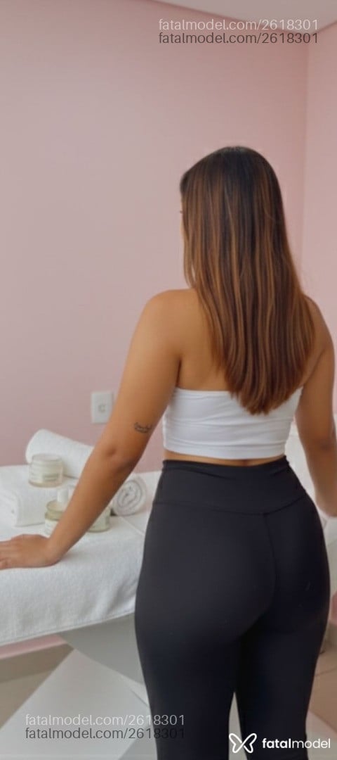 Acompanhante mulher com cabelo castanho de olhos castanhos - Lavinia