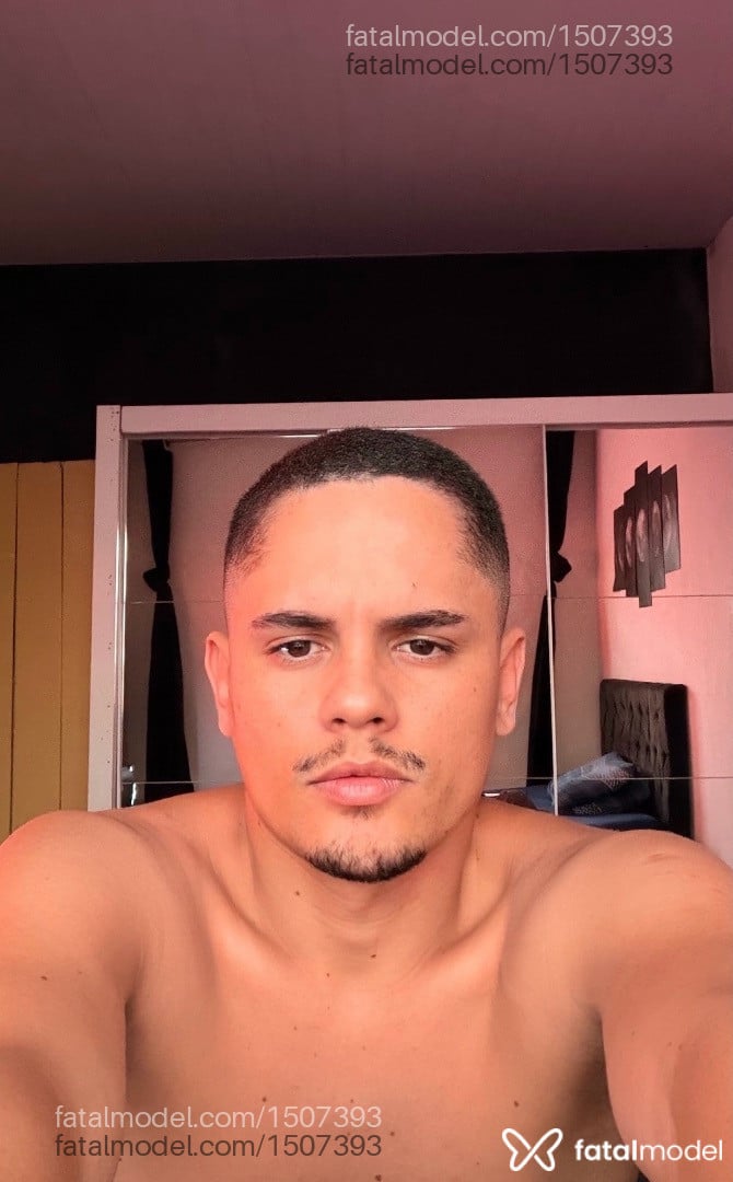Acompanhante homem morena (o) de olhos castanhos em Uberlândia - Bernardo Castelli