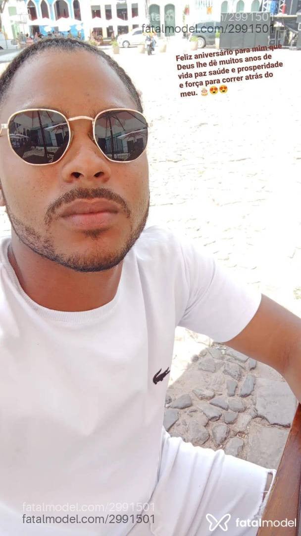 Acompanhante homem morena (o) de olhos pretos - Negododende Acompanhante homem morena (o) de olhos pretos - Negododende