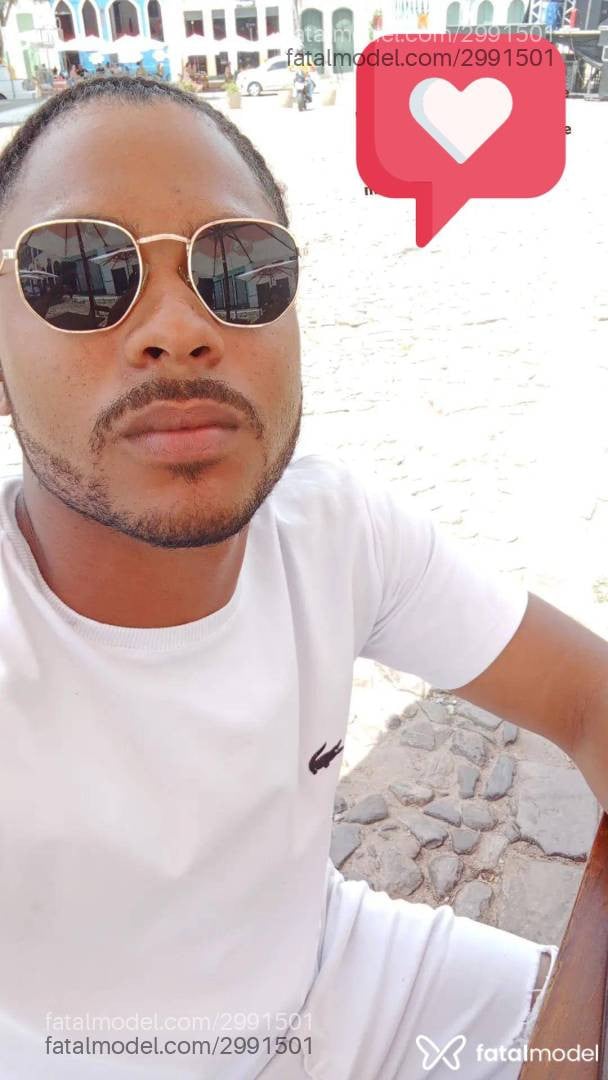 Acompanhante homem morena (o) de olhos pretos - Negododende Acompanhante homem morena (o) de olhos pretos - Negododende