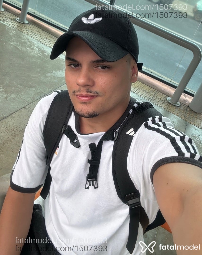 Acompanhante homem morena (o) de olhos castanhos em Uberlândia - Bernardo Castelli