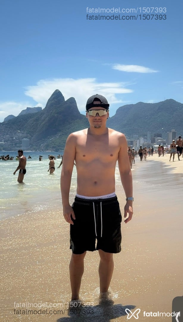 Acompanhante homem morena (o) de olhos castanhos em Uberlândia - Bernardo Castelli