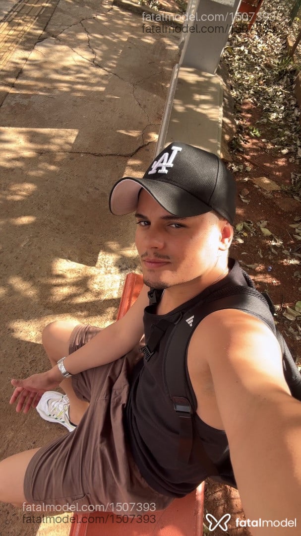 Acompanhante homem morena (o) de olhos castanhos em Uberlândia - Bernardo Castelli