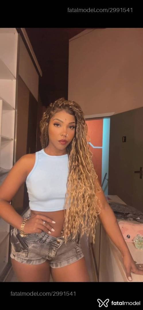 Acompanhante mulher morena (o) de olhos castanhos - Brunna Scarlett