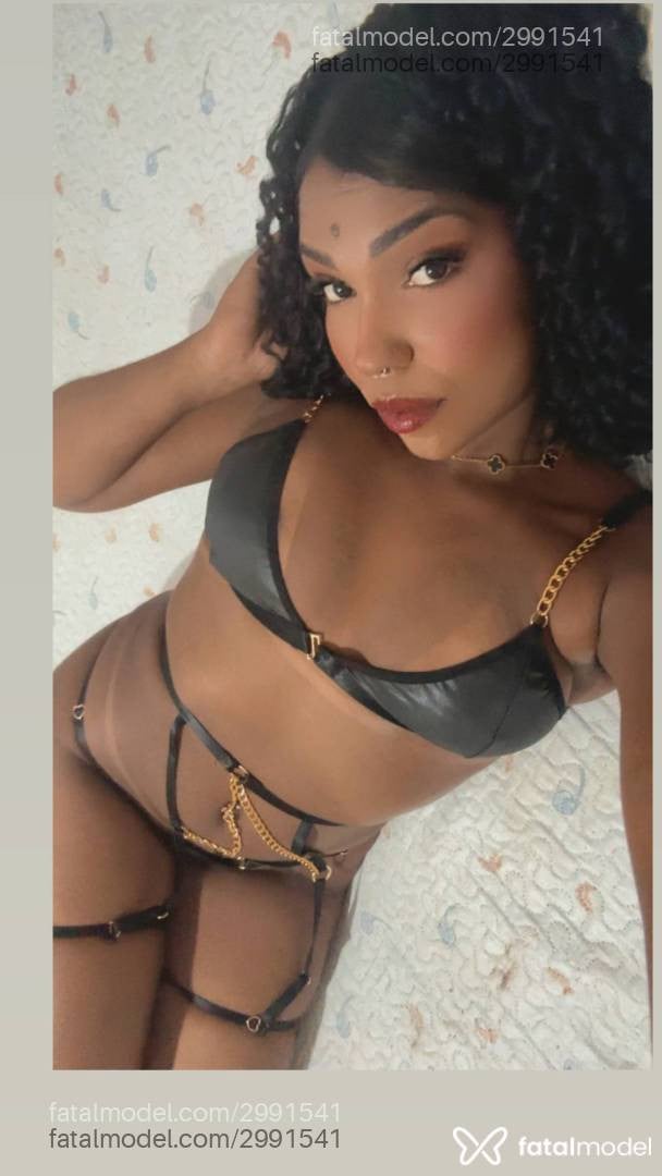 Acompanhante mulher morena (o) de olhos castanhos - Brunna Scarlett
