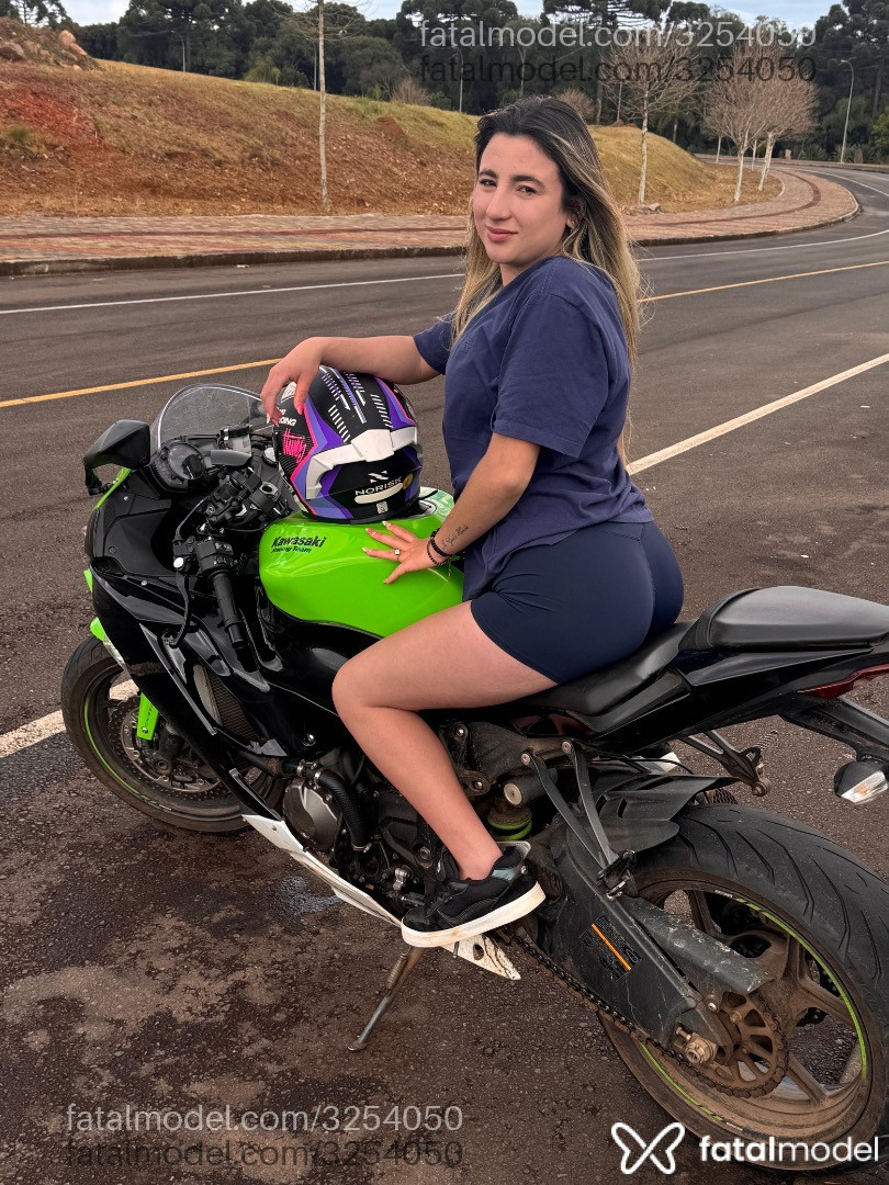 Acompanhante mulher loira (o) de olhos castanhos - Eduarda Camargo