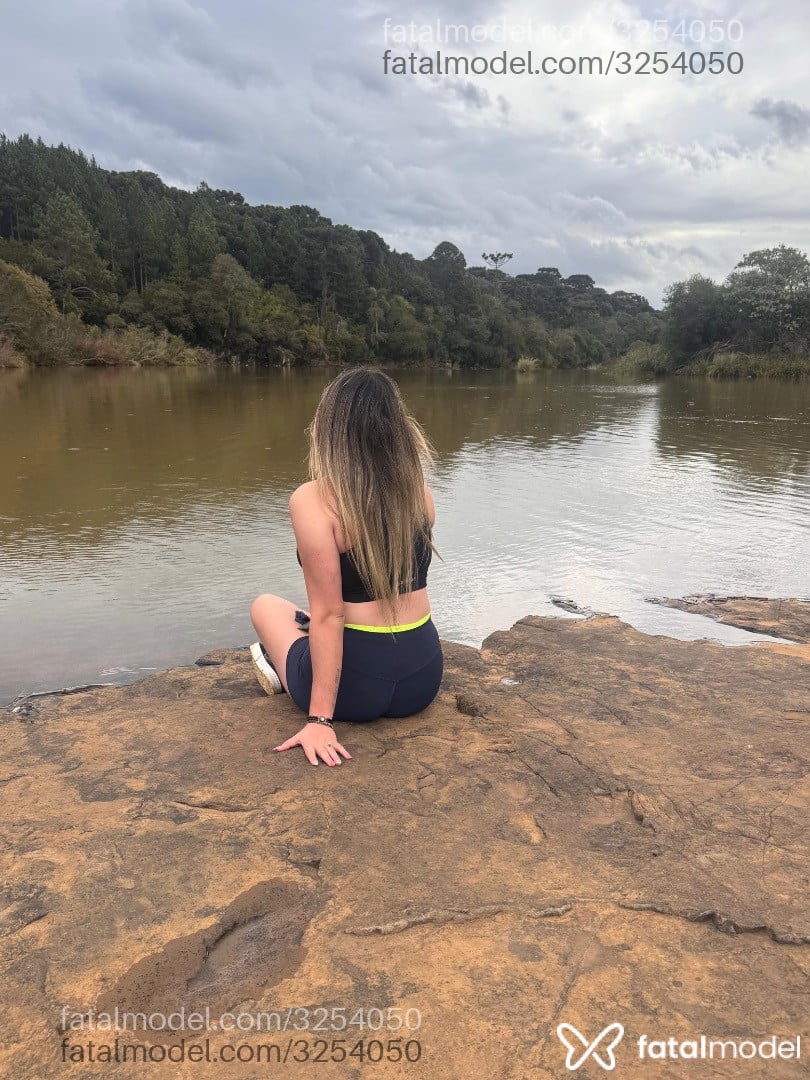 Acompanhante mulher loira (o) de olhos castanhos - Eduarda Camargo