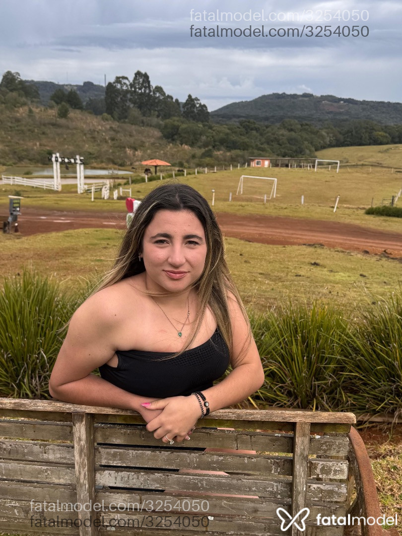 Acompanhante mulher loira (o) de olhos castanhos - Eduarda Camargo