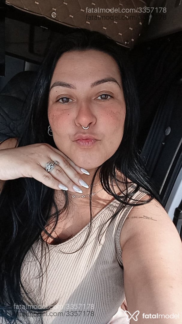 Acompanhante mulher morena (o) de olhos castanhos em Morrinhos - Morena