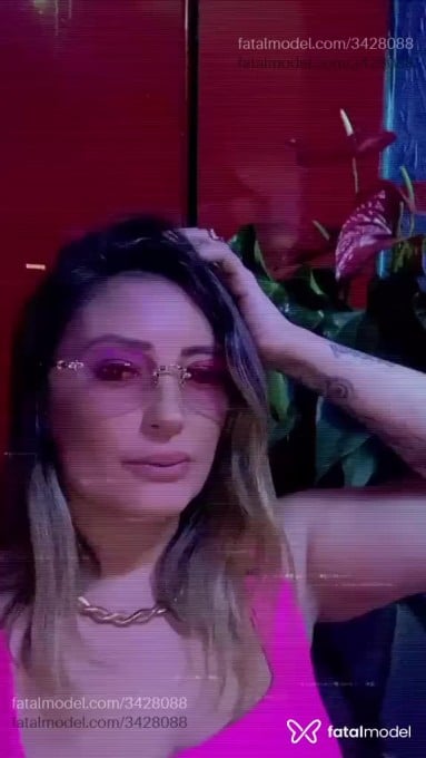 Acompanhante mulher loira (o) de olhos castanhos em Atibaia - Juliana