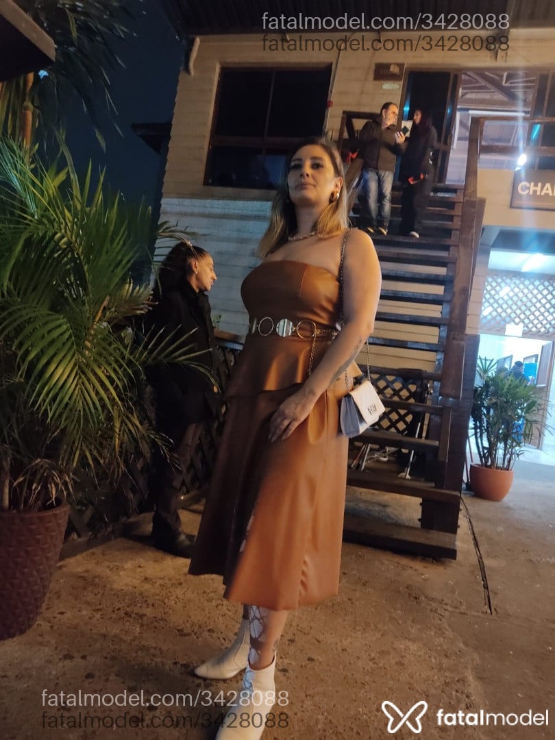 Acompanhante mulher loira (o) de olhos castanhos em Atibaia - Juliana