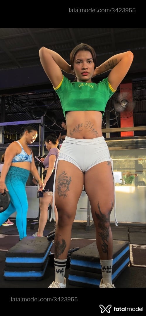 Acompanhante mulher morena (o) de olhos pretos em Belém - Fênix