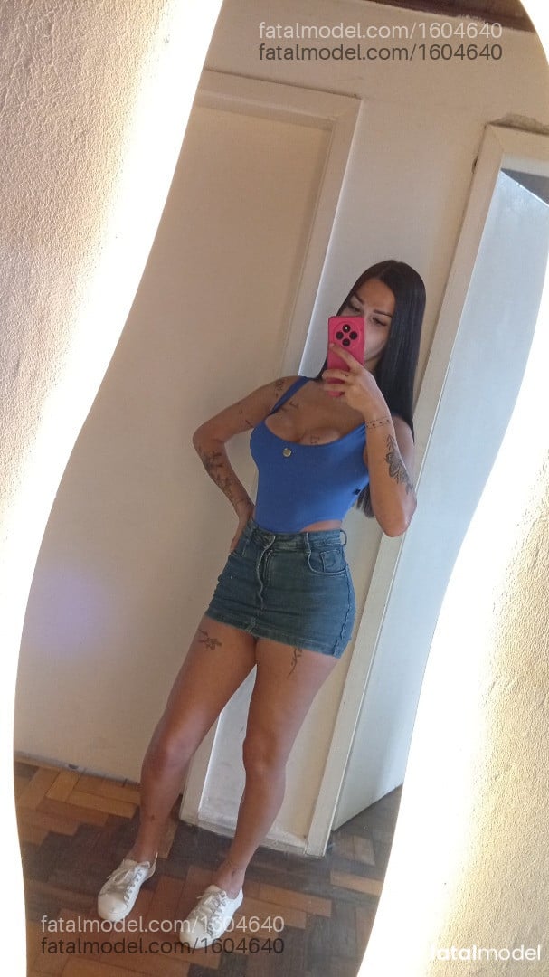 Acompanhante mulher trans com cabelo castanho de olhos castanhos em Porto Alegre - Morena