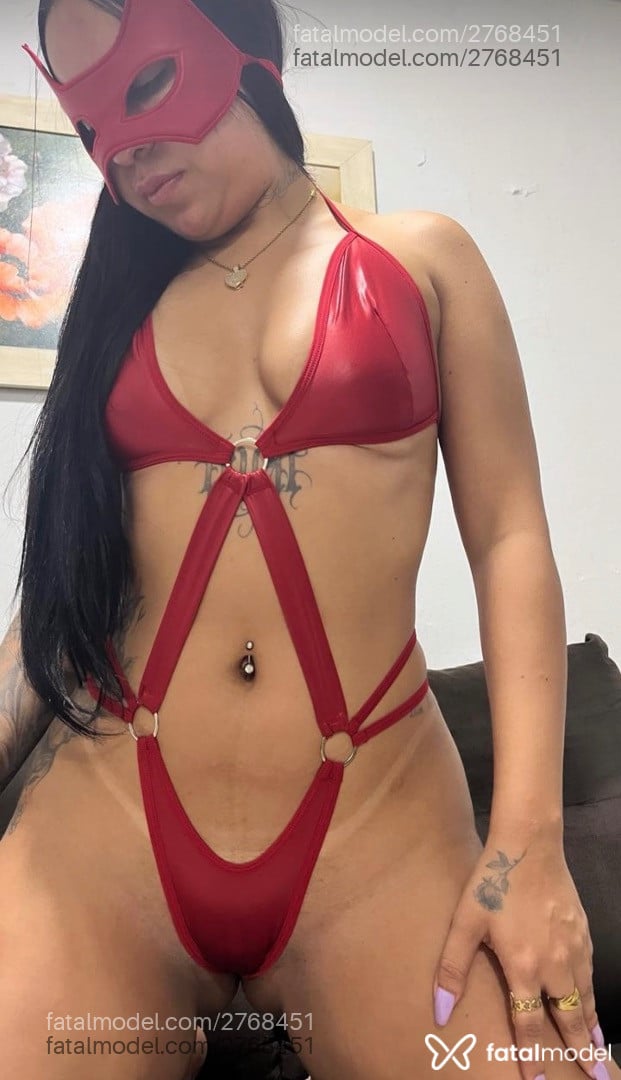 Acompanhante mulher morena (o) de olhos pretos - Larissa