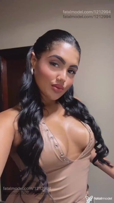 Acompanhante mulher com cabelo castanho de olhos pretos em Vitória da Conquista Acompanhante mulher com cabelo castanho de olhos pretos em Vitória da Conquista - Aninha Queiroz