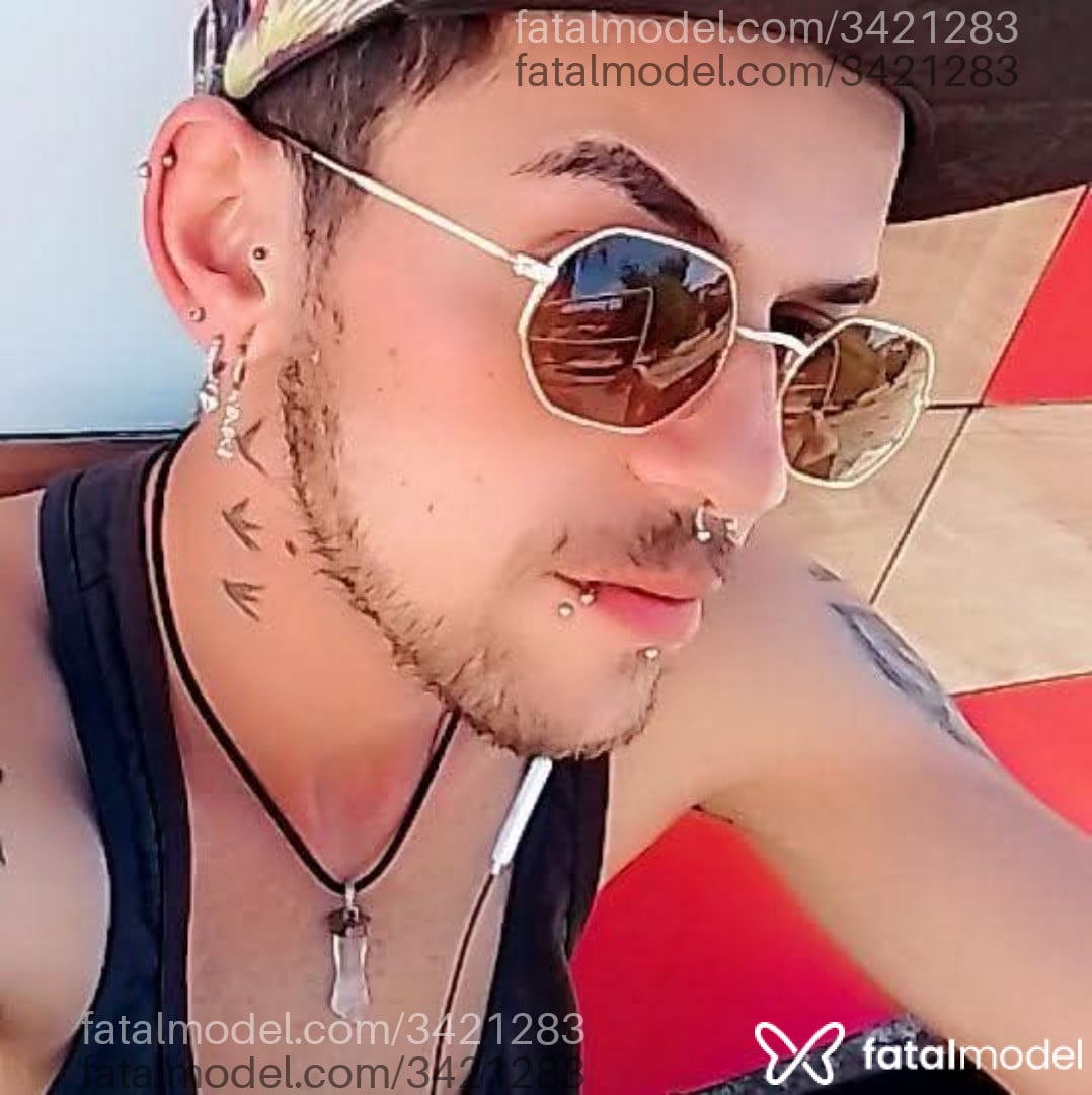 Acompanhante homem com cabelo castanho de olhos mel em Virtual - Bruninho