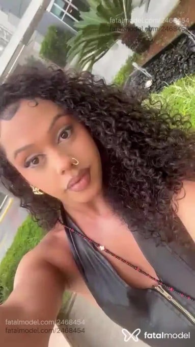 Acompanhante mulher trans com cabelo castanho de olhos mel em Recife Acompanhante mulher trans com cabelo castanho de olhos mel em Recife - Laura Fortunato