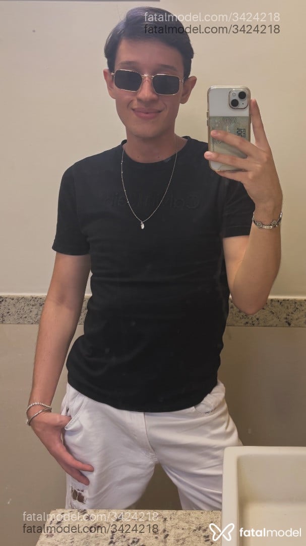 Acompanhante homem com cabelo castanho de olhos castanhos - Gustavo