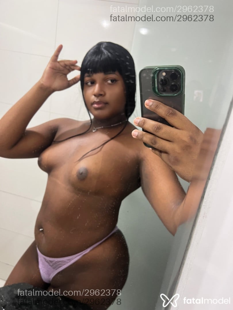 Acompanhante mulher trans morena (o) de olhos pretos em Salvador - Ana Luiza