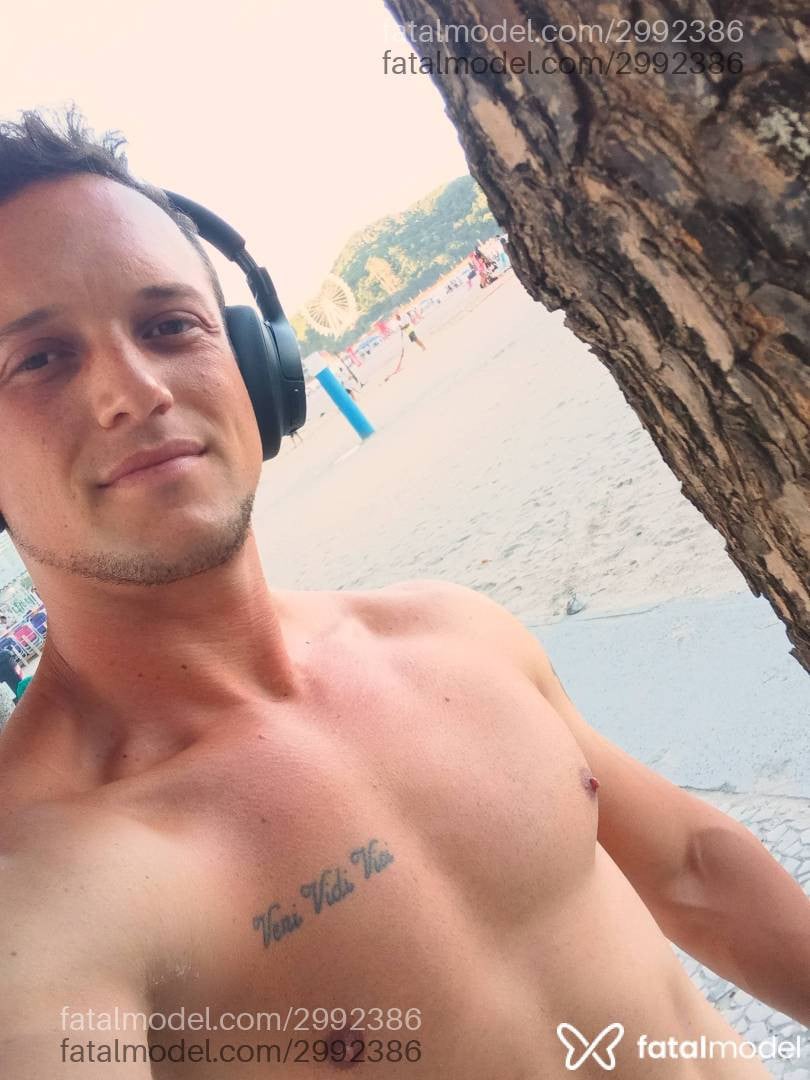 Acompanhante homem com cabelo castanho de olhos castanhos em Balneário Camboriú Acompanhante homem com cabelo castanho de olhos castanhos em Balneário Camboriú - Pablo Torres