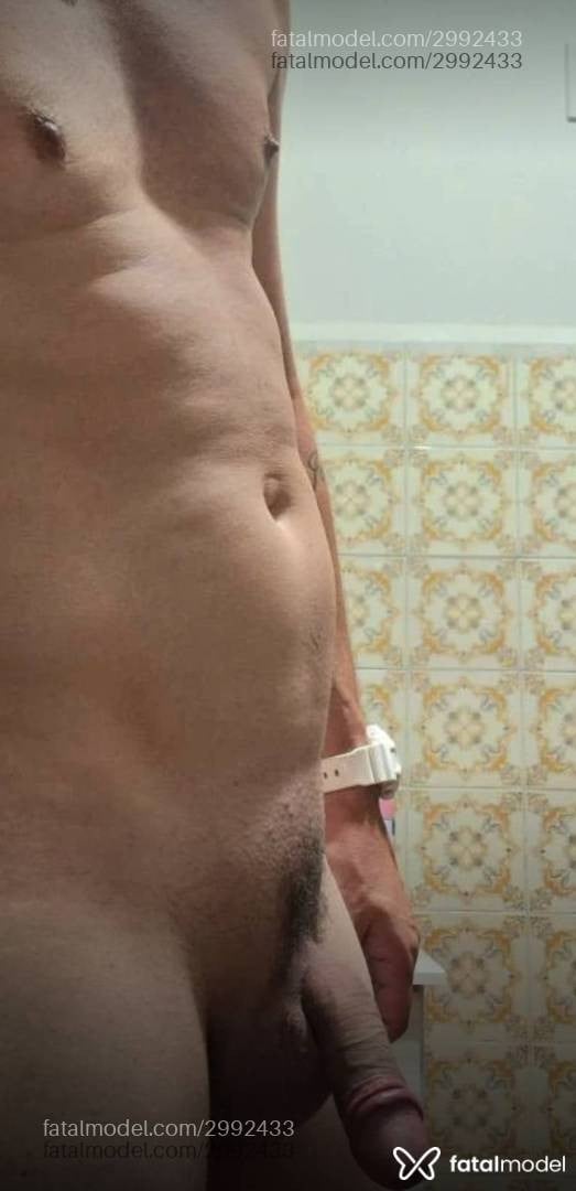 Acompanhante homem com cabelo grisalho de olhos verdes - Thiago Henrique