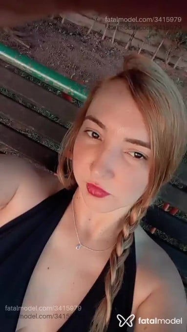 Acompanhante mulher loira (o) de olhos pretos - Aline Acompanhante mulher loira (o) de olhos pretos - Aline