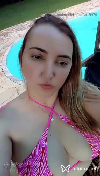 Acompanhante mulher loira (o) de olhos pretos - Aline Acompanhante mulher loira (o) de olhos pretos - Aline