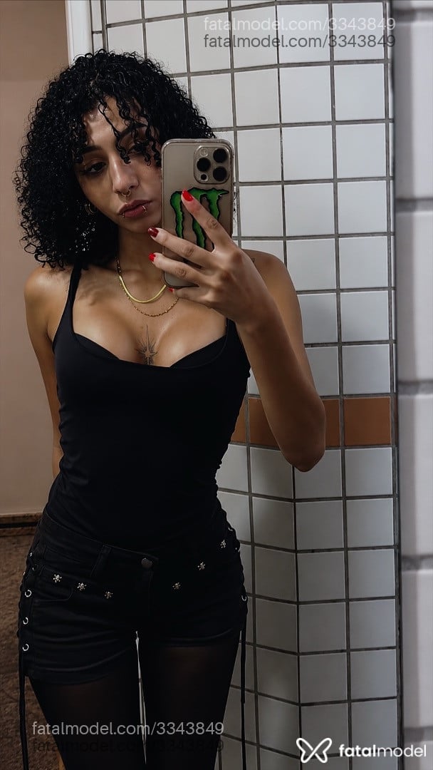 Acompanhante mulher morena (o) de olhos castanhos em Rio de Janeiro Acompanhante mulher morena (o) de olhos castanhos em Rio de Janeiro - Nana