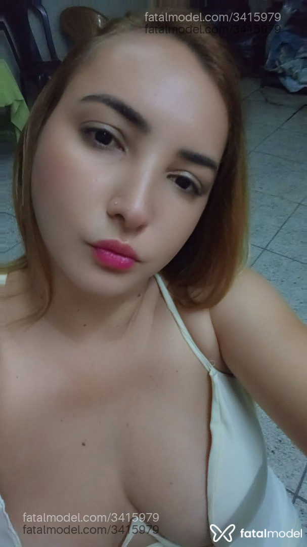 Acompanhante mulher loira (o) de olhos pretos - Aline Acompanhante mulher loira (o) de olhos pretos - Aline