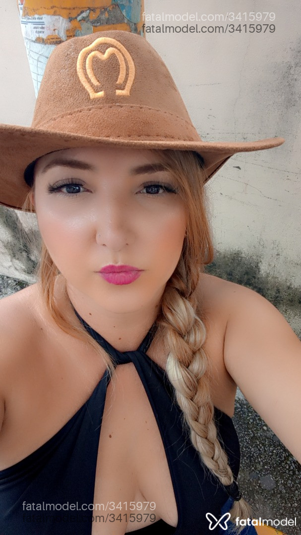 Acompanhante mulher loira (o) de olhos pretos - Aline Acompanhante mulher loira (o) de olhos pretos - Aline