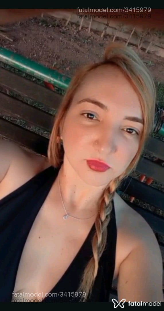 Acompanhante mulher loira (o) de olhos pretos - Aline Acompanhante mulher loira (o) de olhos pretos - Aline