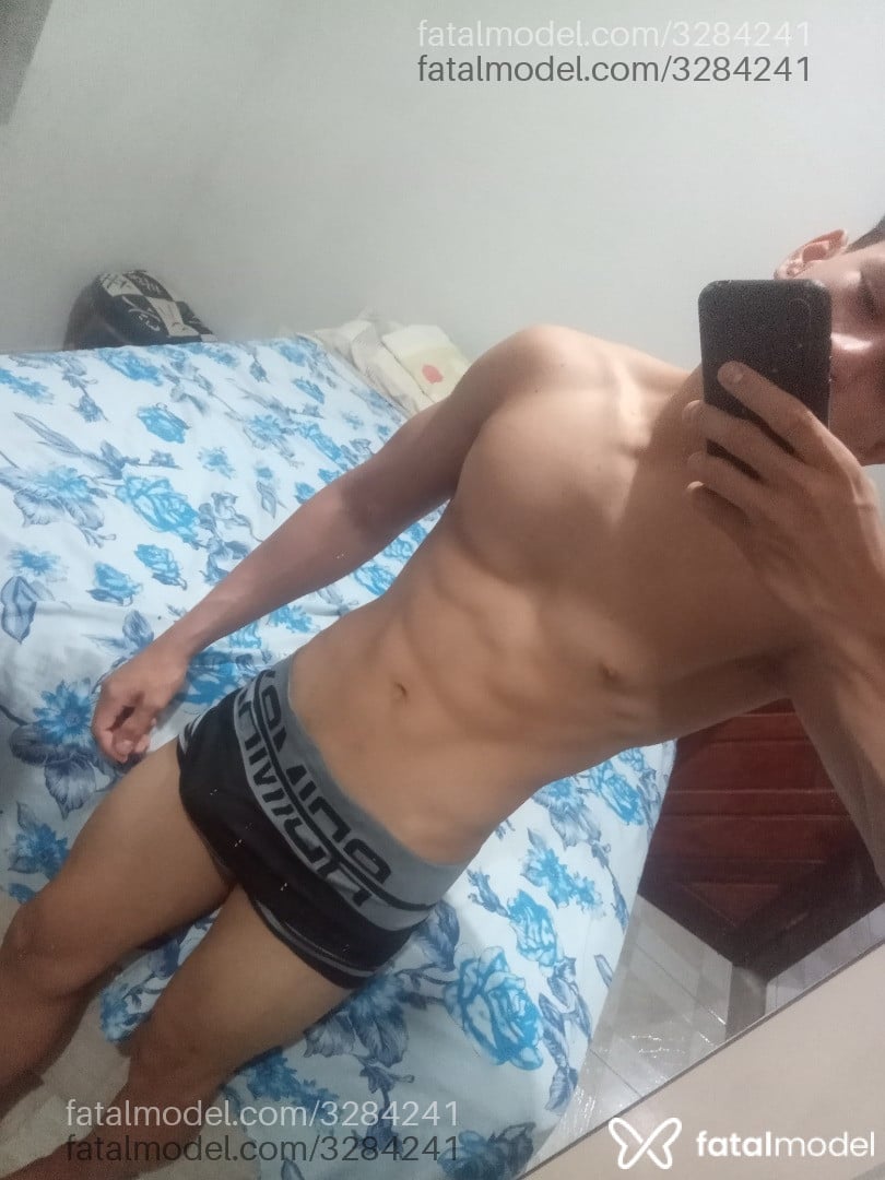 Acompanhante homem com cabelo castanho de olhos castanhos em Itapema - Otavio