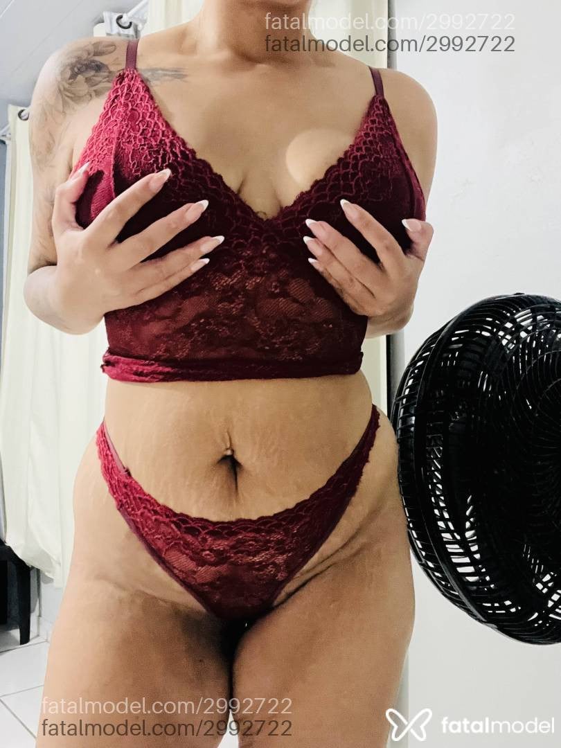 Acompanhante mulher morena (o) de olhos castanhos em Vila Velha - Karolina
