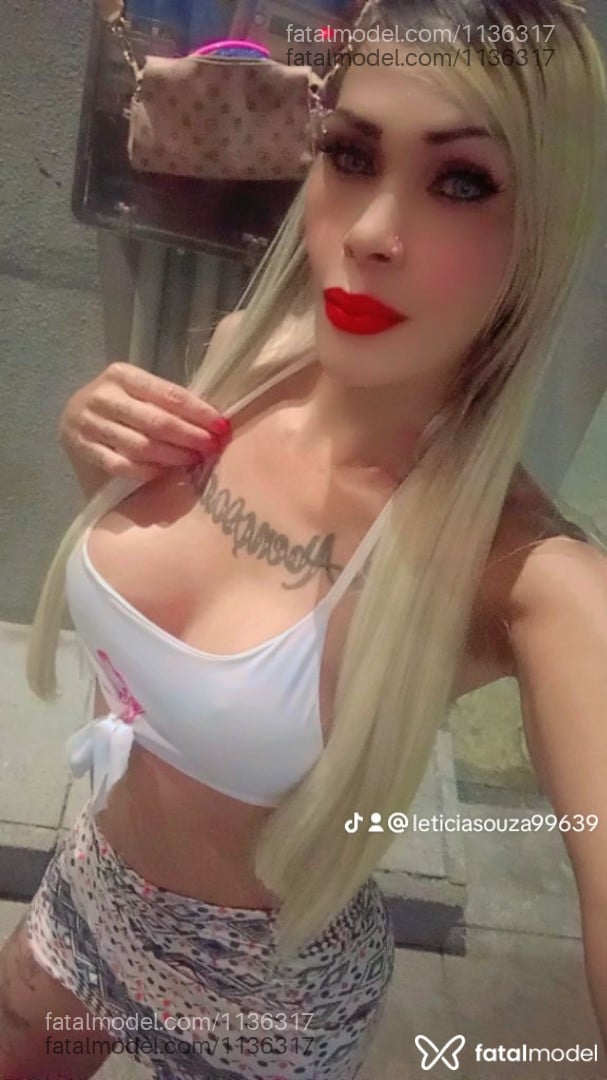 Acompanhante travesti com cabelo colorido de olhos cinza em Primavera do Leste - Lettys