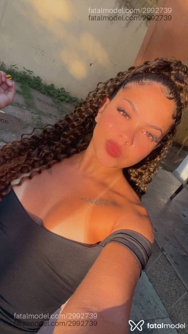 Acompanhante mulher com cabelo castanho de olhos mel - Angell